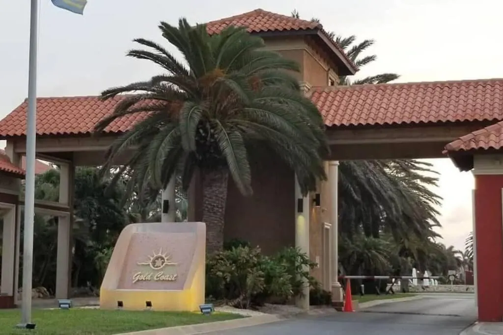 Luxurious 3 Bedroom House In Gold Coast Palm Beach
